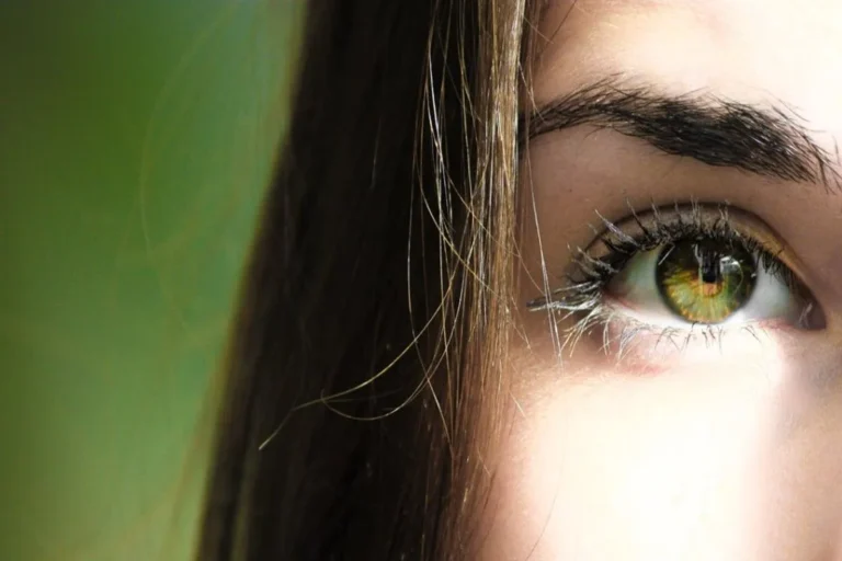 7 Spiritual Meanings of Green Eyes, Superstitions & Myths