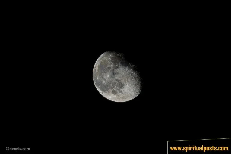 waxing-waning-gibbous-moon-spiritual-meanin-personality