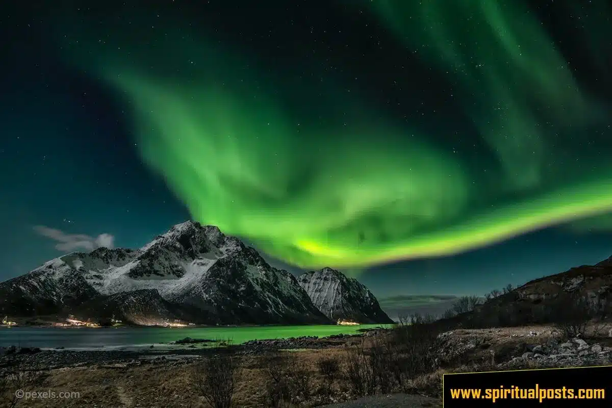 color-green-spiritual-meaning-symbolism-representation-biblical