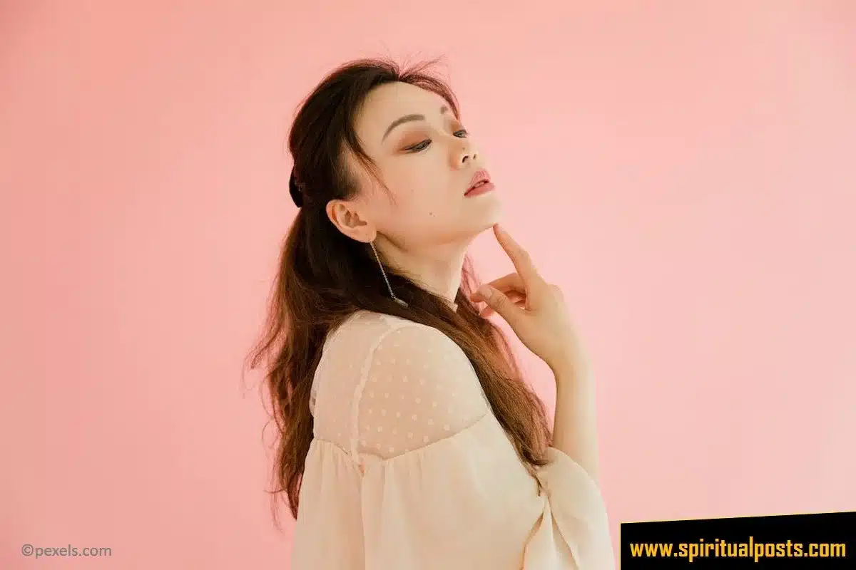 itchy-chin-superstition-jawline-cheek-itching-spiritual-meanings