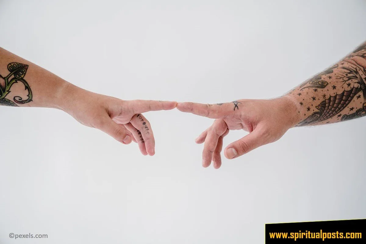 itchy-fingertips-meaning-superstition-spiritual-omen-for-females-males