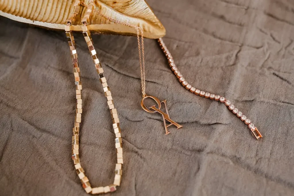 factors-influencing-jewelry-falling-off