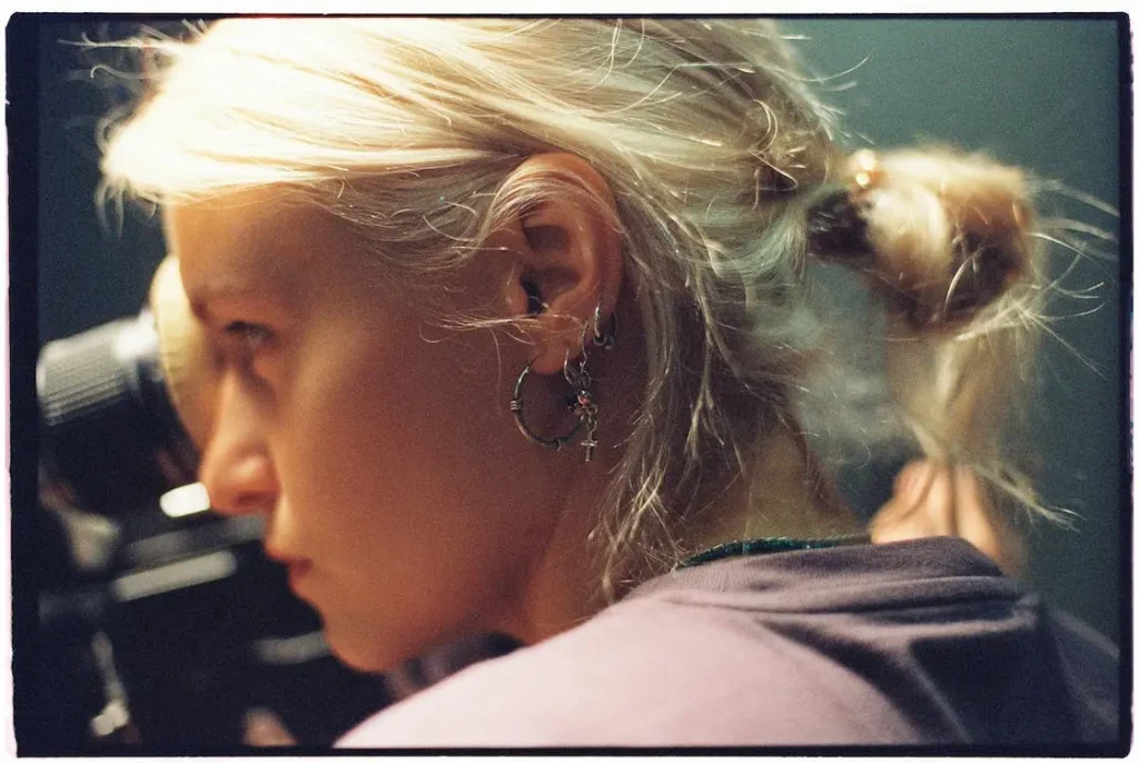 left-ear-ringing-means-you-are-in-someone-thought-in-a-negative-you