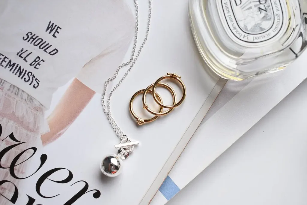 superstitions-related-to-jewelry-falling-off