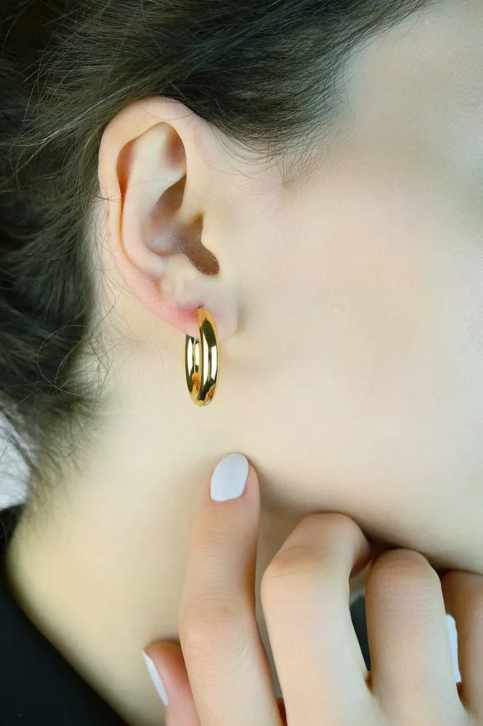 ear-piercing-and-earrings-in-the-left-right-ear-have-spiritual-cultural-historical-meanings-trends-of-fashion