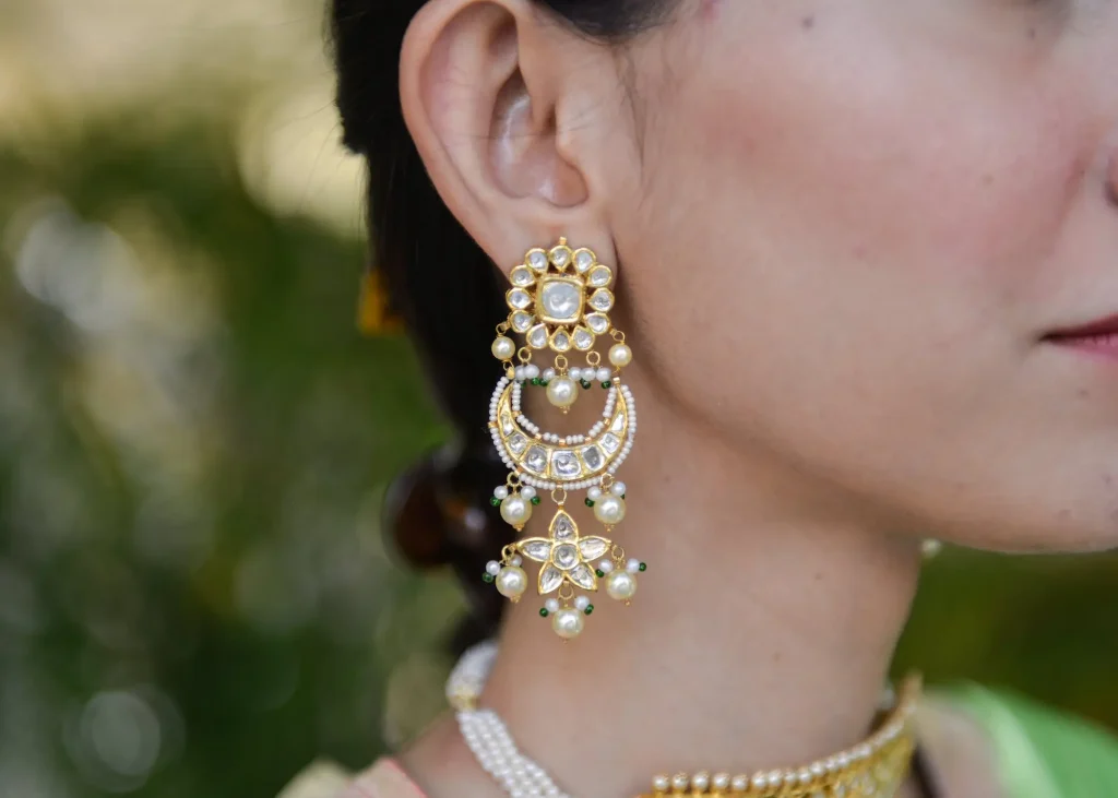 spiritual-meaning-of-right-earring